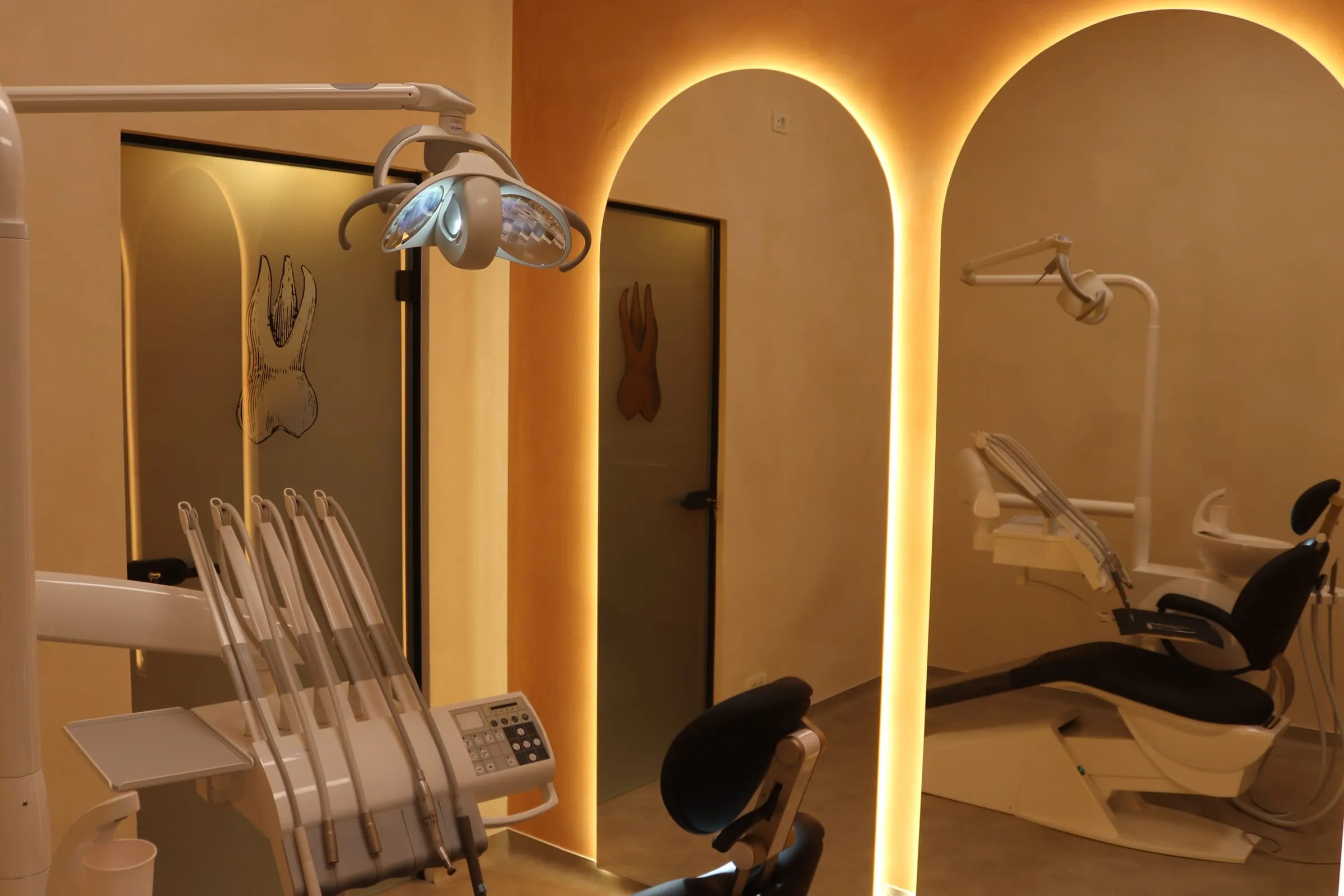Cabinet stomatologic Cocard cu unit dentar și arcade iluminate